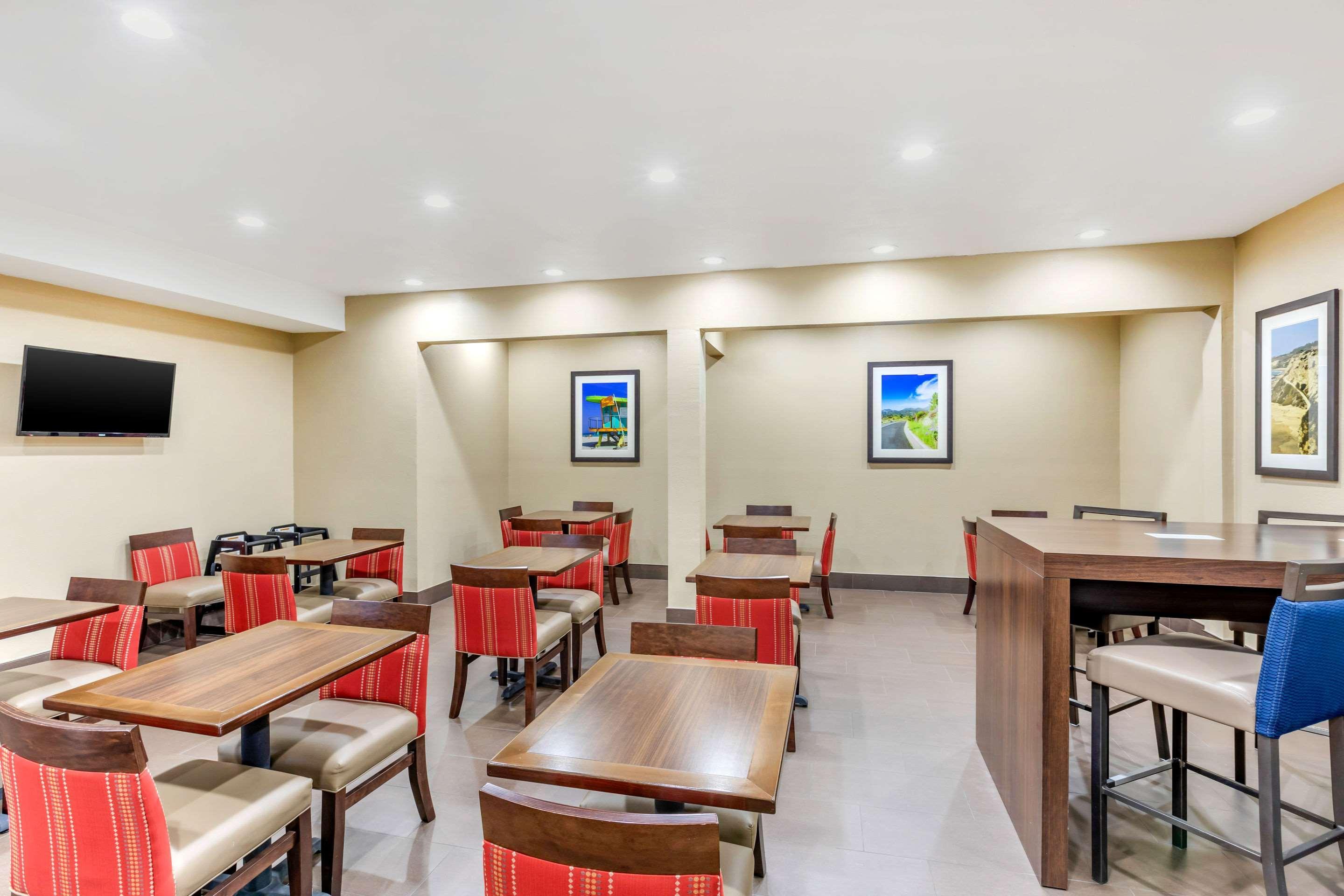 Comfort Inn & Suites Orange County John Wayne Airport Santa Ana Exterior foto